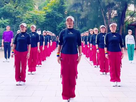 #《欢天喜地来喝酒》正面带跳#简单好看又好学的广场舞 #创作者中心 #创作灵感