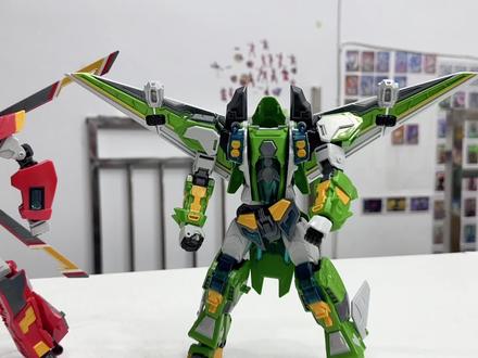 变形联盟VS钢铁飞龙!小王找到五合体超机甲刃皇,完成合体! #玩具 #变形联盟 #钢铁飞龙