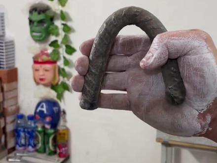 单手330磅的握力是什么概念,蝙蝠侠牛哥的实力有多恐怖#功夫 #实力 #蝙蝠侠 #健身训练