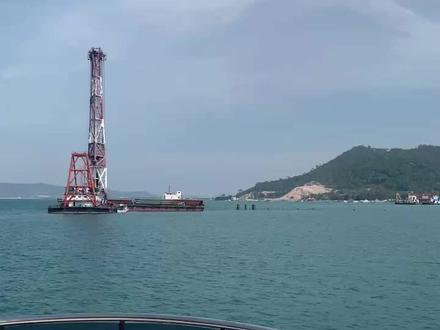 陪同柬埔寨皇家军总司令四星上将邵速卡夫人,美国华侨吕总及王主席到海军司令部参观
