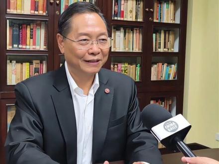 泰国学者:泰国国王首次访华,将有力推动中泰深化合作 朱拉隆功大学经济学院副教授查由栋·撒哈斯历近日接受《中国日报》采访时表示,泰国王室即将对中国进行国事访问,这是中泰关系发展进程中的重要事件。查由栋指出,此次访问将进一步巩固中泰传统友谊,期待双方在高科技、航空航天及人工智能等领域深化务实合作,为两国构建更加紧密的命运共同体注入新活力。