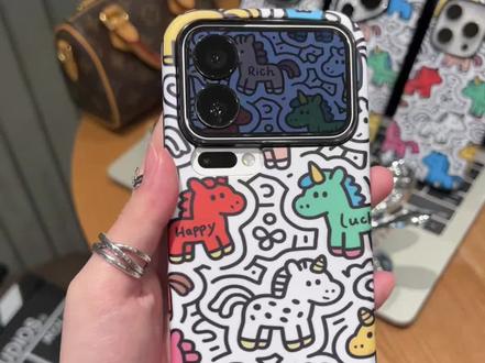 立体涂鸦小马手机壳,真的又小众又好看!!#小众手机壳 #这个手机壳真的长在我心巴上了 #手机数码 #创意手机壳