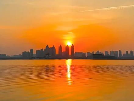 《生活就是生下来干活》