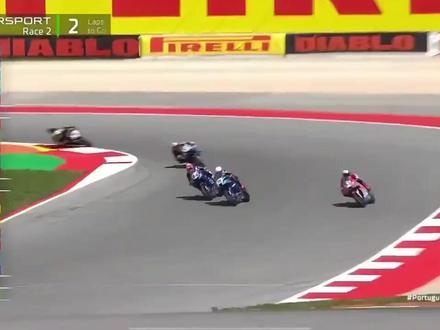 张雪 820RR 名场面,每次看回放都激动不已,我甚至都怀疑 53 号车手是为了多点镜头故意整活放水的。😂😂#张雪 #820RR