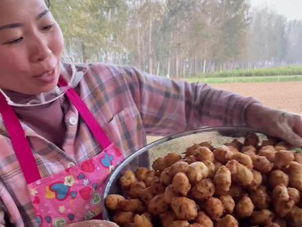 又一次炸白菜发面丸子卖#农村生活 #记录真实生活 #摆摊