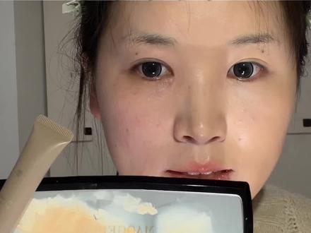 新手液体提亮和修容使用教程 新手怎么用好液体提亮和修容,有效提高妆容立体度?
一个视频给你们讲清楚!#新手化妆教程#提亮#修容#淡淡的就会美美的 #新手化妆误区