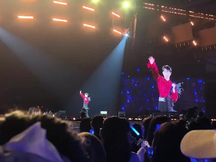 周深深圳演唱会达拉崩吧小游戏 不可以选红色,偏要选红色!深圳:宝贝!#演唱会 #舞台 #周深 #达拉崩吧暗黑奇幻舞台