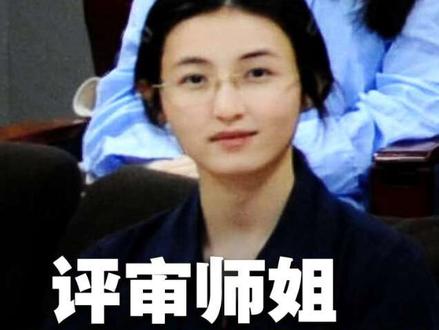 一张北电毕业合影,张子枫被误认成严浩翔的答辩“老师”,二人实为相差四届的师姐弟。
#北电毕业季 #张子枫严浩翔同框 #张子枫 #严浩翔 #师姐弟