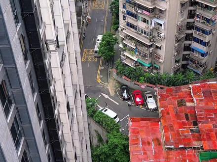 重庆到底有多魔幻?13秒视频告诉你!#8d魔幻山城重庆 #重庆到底有多魔幻 #重庆地形到底有多奇葩 #看看你镜头里的重庆 #城市记忆