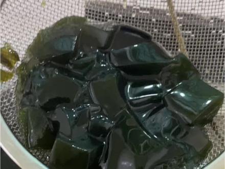 #绿凉粉草的做法 #绿凉粉 夏天来了,搞起来。