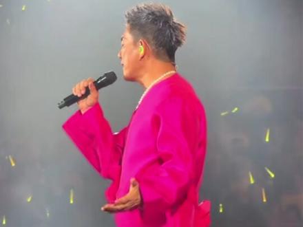 万万没想到被小齐哥点名合唱,拉手、搭肩近距离同框,青春里的声音终于面对面,这一刻所有奔赴都值得,永远偏爱任贤齐🎤好运+缘份😄#任贤齐汕头演唱会 #任逍遥