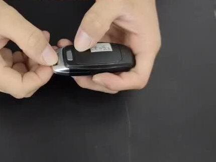 全新奥迪A6L遥控器偶尔失灵解决方法…不是钥匙没电,而是内部弹片张紧力度不够导致的…希望能帮到广大的奥迪车主#