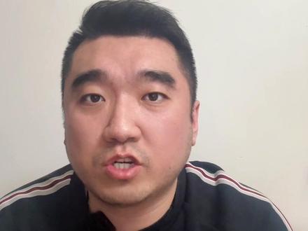 英伟达目标价上探250美元!马斯克十年内建月球城! 盘前猛料来了!高盛将英伟达目标价看到250美元,AI浪潮持续推高芯片需求。道指刚刚历史性突破5万点大关,市场情绪火热。另一边,马斯克宣布SpaceX重心转向月球,计划十年内建起月球城市。国内方面,汽车以旧换新政策有望加码,同时交易所再融资新规落地,明确“扶优限劣”,引导资金流向优质企业。关注我,第一时间get市场动态!#金融常识普及 #股民 #财经 #A股 #上热搜