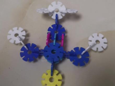 #小玩具 #手工diy #亲子手工 #雪花片积木 今天搭个小飞机