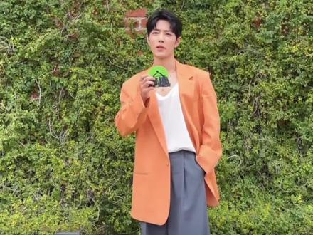 哈哈哈,吃了披萨🍕(不吃白不吃嘛~)#肖战