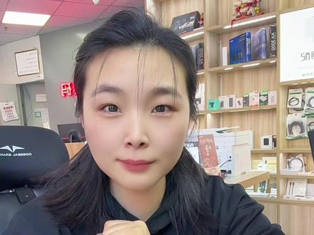 #电脑 “电脑一用就卡?钱没少花,到底该升级哪个硬件?”
“别猜了,今天教你用系统自带工具,一分钟锁定真凶,省下冤枉钱。”
“跟着我做:Ctrl + Alt + Delete,打开任务管理器,点上面这个‘性能’选项卡。”
“现在,你就像打开了电脑的‘实时仪表盘’。重点来了——在你感觉最卡的时候(比如打团战、渲染特效、导出视频),你就让这个界面开着,正常去用你的电脑。
“操作大概一分钟,然后切回来看这个表。哪一个硬件的占用率长时间顶着100%红线,甚至爆红了,那它就是拖垮你电脑的‘罪魁祸首’! 这个图表能记录最近60秒的情况,铁证如山。”
“别再盲目升级了。下次卡顿,先打开这个‘照妖镜’,让数据告诉你答案。赶紧去试试,评论区告诉我你抓到了哪个‘硬件真凶’!”
对症下药,升级不花冤枉钱!#电脑升级 #电脑卡顿 #游戏本 #电脑知识