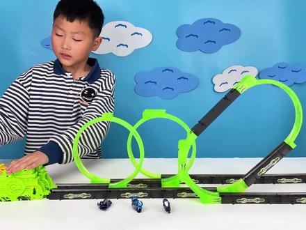 竟然嫌轨道太简单,拼搭飕狗摩托车超难花式轨道,能挑战成功吗 #一起飕狗吧 #飕狗摩托车 #爱动玩具 #轨道玩具