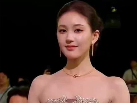 年度影响力艺人诞生!恭喜赵露思拿下星光大赏含金量超高的个人荣誉! #赵露思 #星光大赏