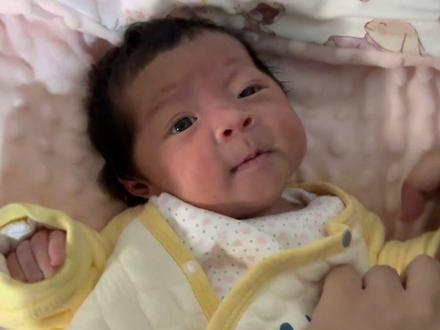 明天就降温了怕广播叔不知道给小妮穿厚点,一来到都看见小妮漏着心门嘴手哇凉#热点 #记录真实生活 #我的乡村生活