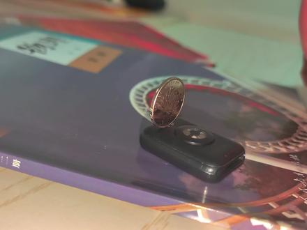 吹不上气了😂#小米手环 #v8发动机 #吹硬币