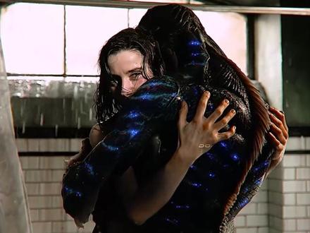 一场跨物种的爱情,爱情至死不渝! #混剪 #水形物语 #爱情