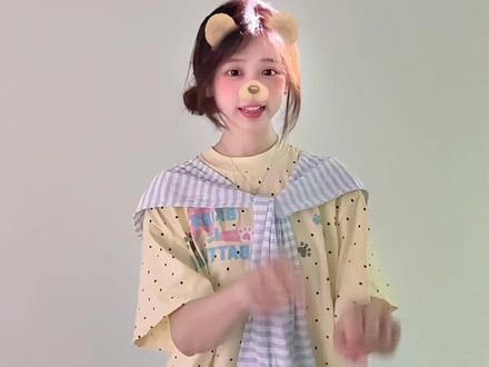 唐僧骑马登叻个登~六一安排这个俏皮手势舞!#唐僧骑马咚那个咚 #仙缘摇 #文文不乖条纹披肩波点短袖➕#文文不乖WWBUGUAI