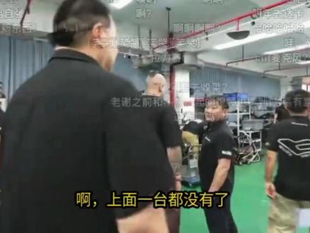 弹幕全是羡慕的口水怪,馆长骑上了冠军复刻版820RR,体会到冠军的感觉!#馆长 #台名嘴 #张雪820RR #台名嘴