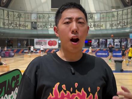 木地板到底为啥滑?#篮球馆 #运动木地板 #篮球