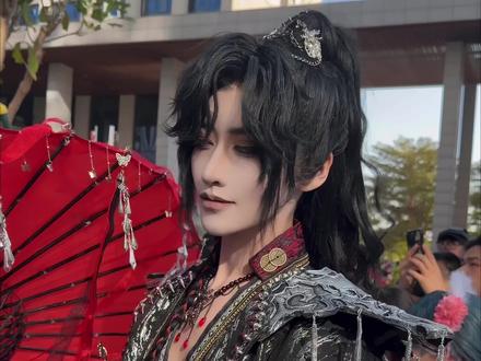 是谁在萤火虫看到这对花怜了? #漫展 #古风 #国风 #情侣日常
谢怜@sinoe泷吟
服装@噬古非今古风原创