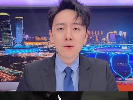 2月10日(报道),送外卖女孩假肢开裂,换掉需过万,路边修鞋大爷免费修好且拒绝收款。善意值得被关注!#小强热线主播说 @李杨