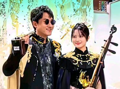 #二饼胡拉#力哥拉二胡#爆笑不断#喊麦#无锡话 二饼让力哥教他无锡话喊麦