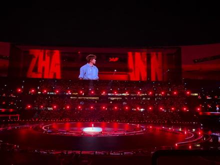 杰哥2026鸟巢首场版《逆战》,看一场震撼一场,舞美真的是绝了,看一场哪能够呢#张杰 #张杰鸟巢演唱会 #张杰开往1982巡回演唱会#逆战