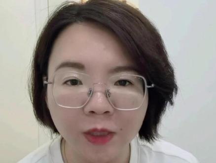 换新护照后,美国签证还能试用吗? 第1️⃣步:查询政策
签证在有效期内换发护照,登录EVUS更新就行;但要是护照丢了或改签证信息,那只能重新申请,别偷懒,乖乖走流程。
📌 第二步:细节控上线
新护照备注页的老护照号码,一定要瞪大眼睛核对。要是没这关键信息,美签秒变废纸,哭都没地儿哭。同时,记好你的美签级别(B1、B2或B1/B2)和有效期,别搞混。
📌 第三步:更新大作战
登录官网,按提示填好个人、签证和护照信息。特别注意!证件编号填新护照的,勾选更新选项,把旧护照编号也补充完整,千万别填错。
📌 第四步:耐心等结果
提交申请后,72小时内等回复。这段时间保持☎️畅通,移民局的通知可别错过。
#美签攻略 #换护照 #EVUS更新指南 #美国旅游签#福州出国签证