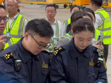 海南自贸港正式启动封关!"一张电子单 秒级通关" #海南封关 #贸易 #消费 #进出口