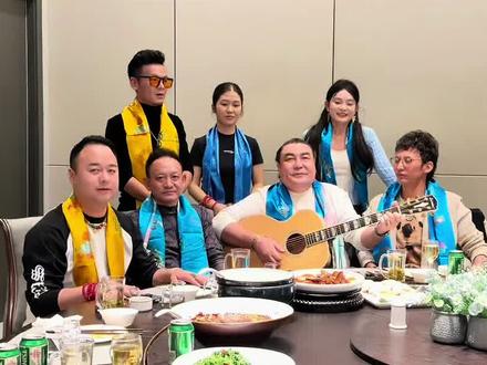 #生命树 #聚会就该这么玩 #每个动作都是用汗水换来的 #聚会 #爱拍照爱生活 因为生命树电视剧音乐会相聚德令哈的我们