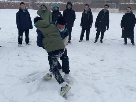 北方男人必备技能#雪仗大战 #雪地摔跤的乐趣 #摔跤 #血性男儿