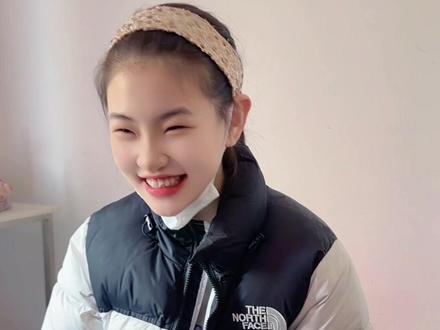 带星星宝去拜年。 他也不配合呀,连哄带骗的,总算给我哥哥和嫂子拜个!吗,妈妈?#记录孩子的点点滴滴 #来自星星的孩子自闭症 #上热搜 #原创视频 #生活记录