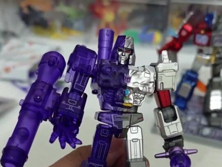 值得入手的双色威震天,太喜欢了。#模型玩具#变形金刚玩具 #布鲁可变形金刚 #威震天 #模型玩具