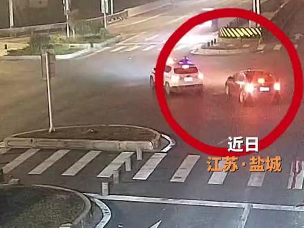 “别担心,跟紧我!”