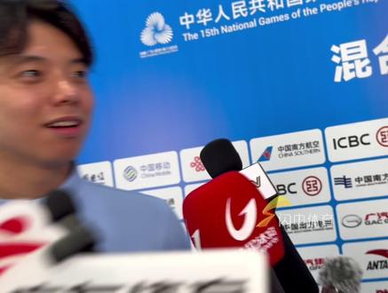 “小孩儿哥”张展硕现场采访季新杰被吐槽#湾区争雄 #十五运