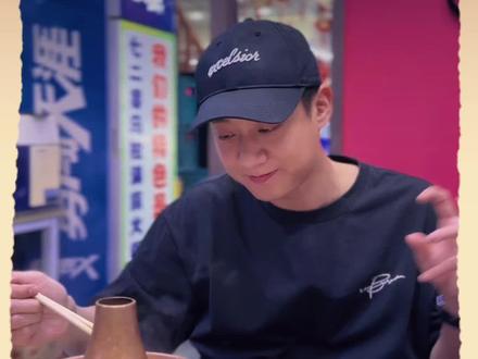 今天跟着老板哥吃的是~东北乌拉火锅(吃霆好😋就是不让提体重) #高至霆 #东北火锅 #东北 #美食探店