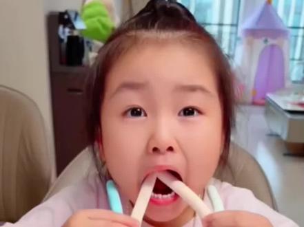 小朋友宝宝爱看的ai搞笑教育视频 小孩子搞笑教育视频 #启蒙早教#0-3岁儿童启蒙动画片 #儿童动画 #3到6岁儿童益智早教动画 吃糖果的小朋友搞笑视频