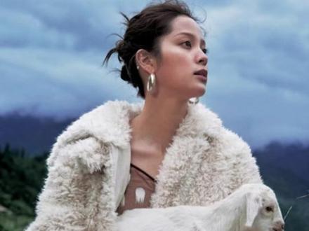 VOGUE红毯出发图来啦#赵露思 #VOGUE #红毯 #刘诗诗 #欧阳娜娜