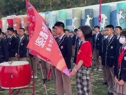 希君展云翅,一跃比云际。希君攀云端,一览众山小。希君俯冲浪,一视海天阔。希君破风雨,仰天朝阳笑!扶摇而上九万里,天高地阔,海角天涯,祝君金榜题名,愿君武运昌隆。❤️#加油少年未来可期 #记录校园生活 #愿所有努力都不被辜负 #以梦为马不负韶华