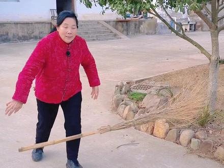 过年吃不完的剩饭不要扔,姥姥教你们做个剩饭四吃,好吃的根本停不下来,你也想来一口嘛?#潘姥姥#记录真实生活#剩饭的神仙吃法