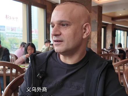 义乌外商上春晚喊全家来看,现场追星成功,与偶像成龙握手 #义乌 #春晚 #跟着春晚游义乌 #有情有义世界义乌@抖音小助手