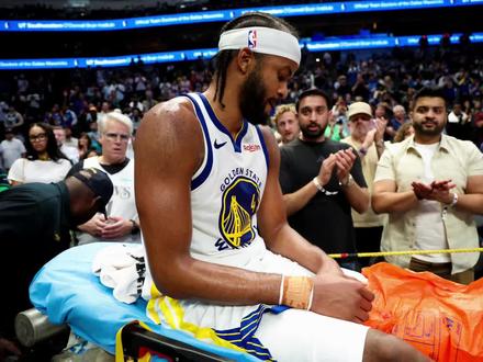 勇士这个赛季真是屋漏偏逢连夜啊,先是巴特勒赛季报销,而如今穆迪又迎来了明显要更严重的伤病情况
#穆迪 #金州勇士 #巴特勒 #库明加 #库里