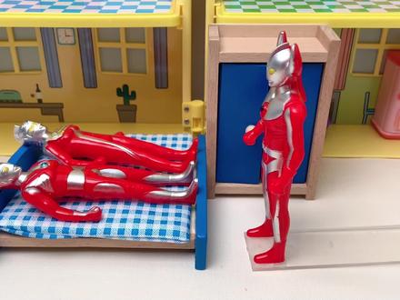 奥特曼夫妇脚臭,猪爸猪妈被嫌弃了?! #奥特曼 #少儿 #益智