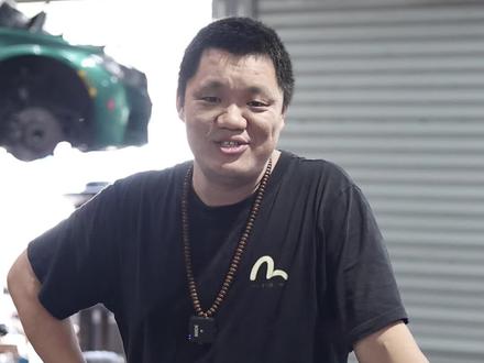 特斯拉Y安装KONI变色龙避震。#避震 #特斯拉改装 #汽车改装升级 #巴特勒3d定位 #改装避震