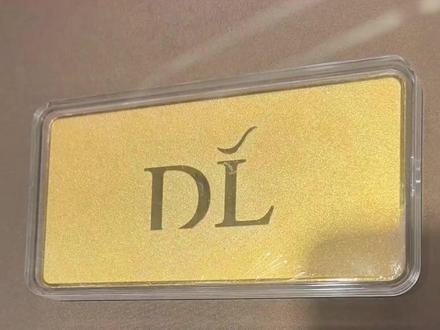 胖东来金饰克价比市面便宜近200元,部分柜台黄金临近下午基本售罄,代购称现场排队得两三个小时#黄金 #胖东来 #金价